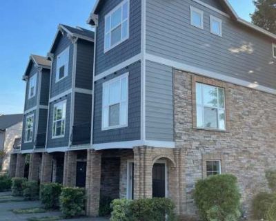 3 Bedroom 2.5BA 1720 ft Pet-Friendly Apartment For Rent in Clackamas County, OR