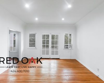 One of a Kind, Remarkably Bright, Spacious Studio With Stainless Steel Appliances, Tons Of Natural Light, Walk-In Closet, Private Balcony, and On-SITE Laundry! In Prime Hancock Park!