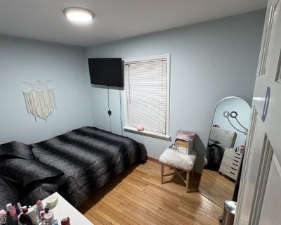 Total rooms: 4. Deposit: $1,050.00 * Utilities included?: Yes. References are not required. Non-smoking. Furnishings: Furnished * Parking: No * Garage: No * Yard/patio: No * Balcony/roof terrace: No * Disabled access: No * Living room: shared * Broadband included: Yes. Availability Available Dec 01 2025 Minimum term 3 months Maximum term None. Female Roommate Wanted - White Plains Furnished bed...