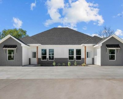 3 Bedroom 2BA 1200 ft Pet-Friendly Apartment For Rent in Hood County, TX