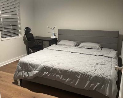 Private room with own bathroom in a House with 2 roomies, Houston, TX 77084