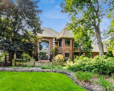 5 Bedroom 6BA 6642 ft Single Family Home For Sale in LIBERTYVILLE, IL