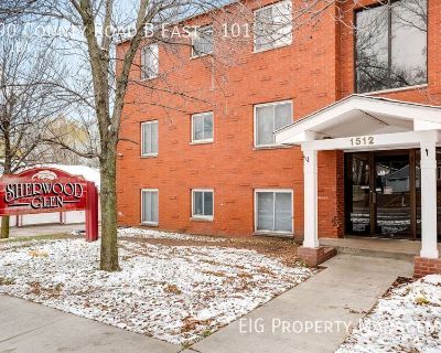 2 Bedroom 1BA 800 ft Apartment For Rent in Maplewood, MN