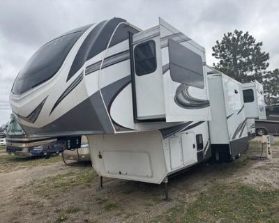 2022 Grand Design Solitude 380FL, 5 Slides, Front Living! $74,900!