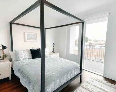 Private Room (2 Bed 2 Bath) - C (Has an Apartment). Room in the 1 Bedroom 1BA Apartment For...