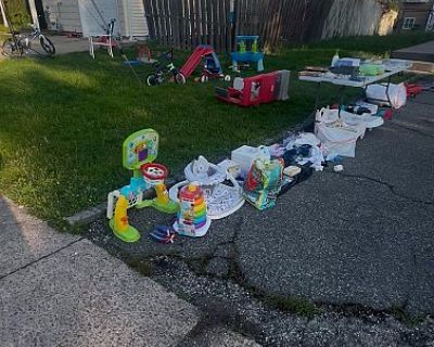 HUGE GARAGE/moving sale