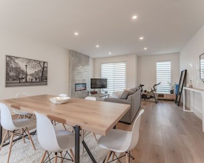 3 beds 3 bath townhome vacation rental in Calgary, AB