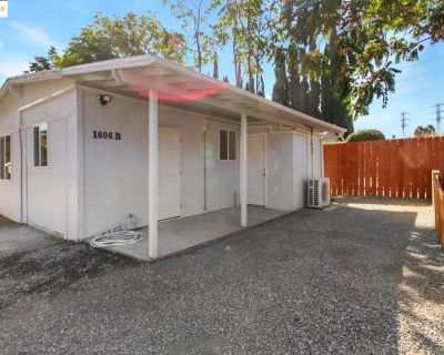 2 Bedroom 1BA 588 ft House For Rent in Antioch, CA
