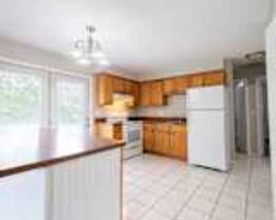 2 Bedroom 1BA 1000 ft² Pet-Friendly House For Rent in Urbana, IL 1715 Cindy Lynn St