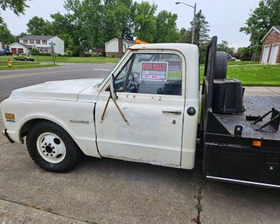 1972 Chevrolet c30 flat bed tow truck