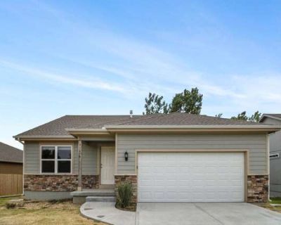 3 Bedroom 2.5BA 2182 ft Pet-Friendly Apartment For Rent in Spring Hill, KS