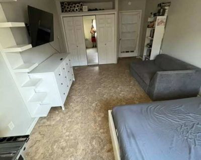 Private room with own bathroom in a House, Bakersfield, CA 93313