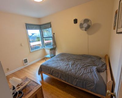 Total rooms: 4. Deposit: $0.00 * Utilities included?: Yes * Fees apply?: No. References required. No preference. Smoking is allowed. Not for couples. Furnishings: Furnished * Parking: No * Garage: No * Yard/patio: Yes * Balcony/roof terrace: Yes * Disabled access: No * Living room: shared * Broadband included: Yes. Availability Available Now Minimum term 2 months Maximum term None. Hi! My name ...