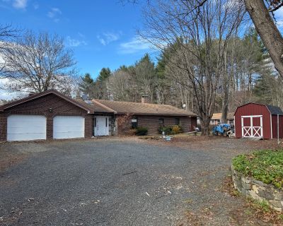 3 Bedroom 2BA 2100 ft Single Family House For Sale in Woodbury, CT