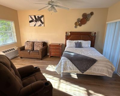 1 Bedroom 1BA 450 ft Furnished Condo For Rent in Port St Lucie, FL