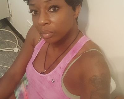 Auisha - Needs a Townhouse on iROOMit or a Room