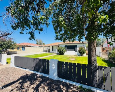 3 Bedroom 2BA 1341 ft Apartment For Rent in Phoenix, AZ