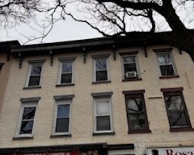 2 Bedroom 1BA 1000 ft Apartment For Rent in Middletown, CT