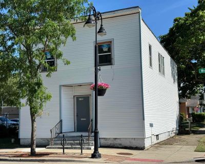 2720 ft Commercial Property For Sale in South Bend, IN