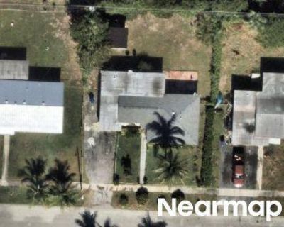 3 Bed 2 Bath Preforeclosure Property in West Palm Beach, FL 33404 - W 19th St