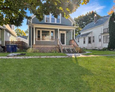 1 Bedroom 1718 ft Studio For Sale in Green Bay, WI