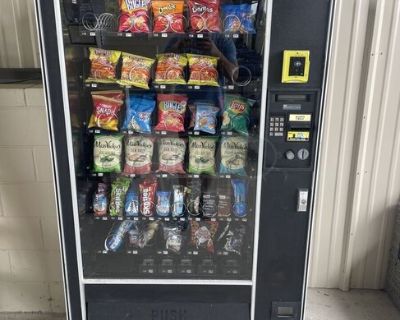 Automatic Products Glass 5 Wide Front Snack Vending Machine For Sale in Florida!