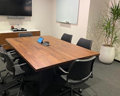 Meeting room. Located in Chicago s landmark Marshall Field and Company building, Industrious at Millennium Park is your ideal flexible workspace in the Central Loop. Our stunning, 8th floor location is perfect for solopreneurs and small to midsize teams, with flexible options for coworking, private offices, and on-demand meeting spaces. Members can take advantage of our luxury amenities, fitnes...