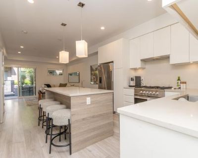 Address: #8-3490 Mt Seymour Parkway, North Vancouver Available: January 1, 2026 - fully furnished Bedrooms: 3 Bathrooms: 3 (2 full, 1 powder) Finished area: 1516sf Fireplaces: 1; electric Levels: 3 Flooring: laminate, carpet, tiles mixed Outdoor: 3 decks / patios & roof top deck Parking: 2 side-by-side underground stalls Locker: lower level converted to mudroom Deposits: half a month security d...