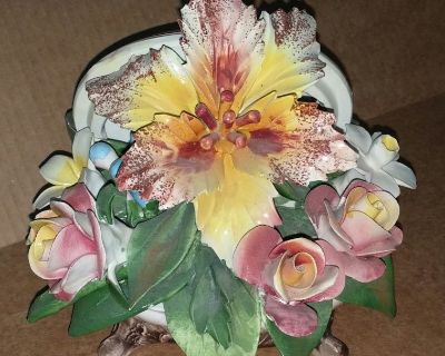 Italian Capodimonte Porcelain Figurine ~ Flower Basket in Turtle Shell Trunk