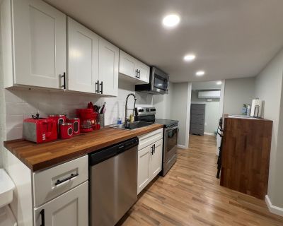 1 Bedroom 1.5BA 330 ft Apartment For Rent in County, CT