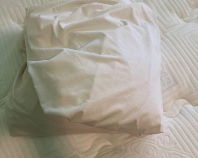 C126 Full Size Mattress Protector