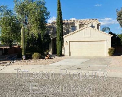 2 Bedroom 2BA 1960 ft Pet-Friendly Apartment For Rent in Casas Adobes, AZ