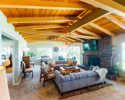 3 Bedroom 2.5BA House Vacation Rental in Waterfront Getaway, Poulsbo, WA