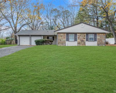 3 Bedroom 2BA 1600 ft Single Family House For Sale in Coram, NY