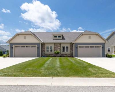 3 Bedroom 3BA 2400 ft Condominium For Sale in SLINGER, WI