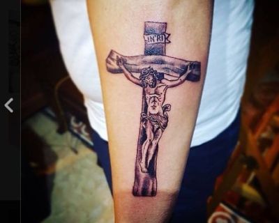 Book your tattoo . Specializzate in black and grey portrait and outline . For more info email : bennybinnu@gmail.com 
instagram : bennytat