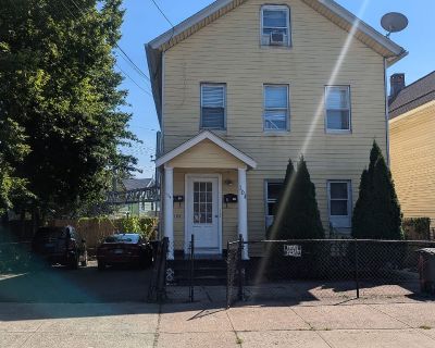 4 Bedroom 2BA Pet-Friendly Apartment For Rent in New Haven, CT