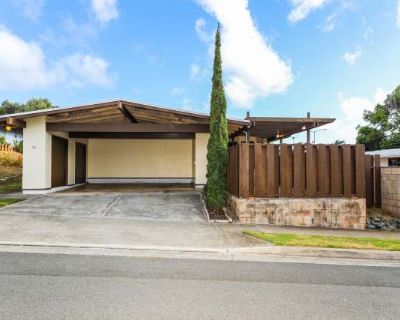 3 Bedroom 1.5BA 1539 ft Apartment For Rent in East Honolulu, HI