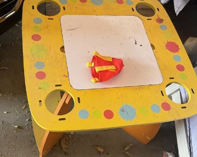 Crayola art table