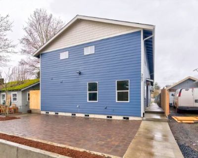 2 Bedroom 1.5BA 1150 ft Pet-Friendly Apartment For Rent in Longview, WA