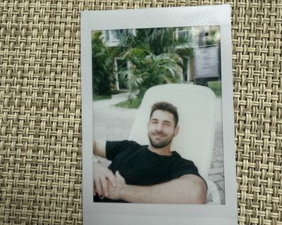 $3,000 /month. Age: 24 * Any pets?: No * Occupation: Other * Gender: Male. Non-smoking room preferred. Pets are fine. Males preferred. Age preference: 25 - 32. Looking in: 100 Palms , Aguanga , Anza , Banning , Beaumont , Blythe , Cabazon , Calimesa , Cathedral City , Coachella , Corona , Desert Center , Desert Hot Springs , Hemet , Homeland , Idyllwild , Indio , La Quinta , Lake Elsinore , Lak...