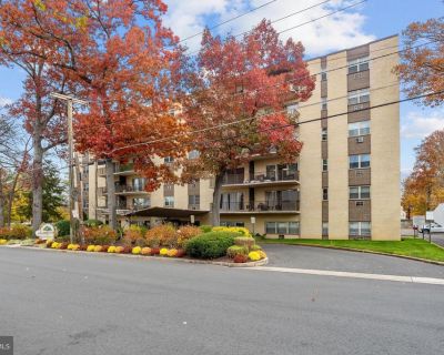 1 Bedroom 1BA 782 ft Condo For Sale in Cherry Hill, NJ