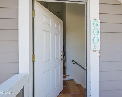 2 Bedroom 1BA 1280 ft Apartment For Rent in Neptune Beach, FL