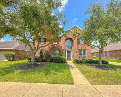 4 Bedroom 3BA 2749 ft Single-Family House For Sale in Pearland, TX