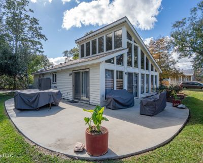 3 Bedroom 2BA 1320 ft Single Family House For Sale in Bay Saint Louis, MS