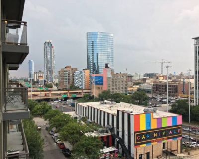 5 MONTH SUBLEASE WEST LOOP CHICAGO 2 BEDS/2 BATHS AVAIL. FLEXIBLE DATES