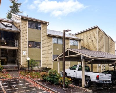 1 Bedroom 1BA 696 ft Pet-Friendly Apartment For Rent in Renton, WA