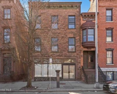 1 Bedroom 1BA 900 ft Apartment For Rent in Albany, NY