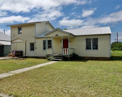 5 Bedroom 3BA 2012 ft Single Family House For Sale in Goldthwaite, TX