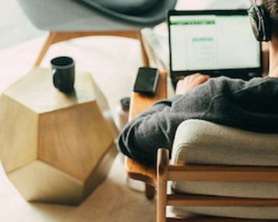 Open Desk. Great for medium-large sized teams, located on Floors 3 + 3M of Chophouse Row. 10,264 sq ft, accommodates team sizes up to 60 Move-in ready Comes fully furnished (optional) Kitchenette and bar Six conference rooms Self-contained heating source and direct fresh air system Operable windows Exposed concrete floors and exposed steel structure Individually secured via programmable fob sys...